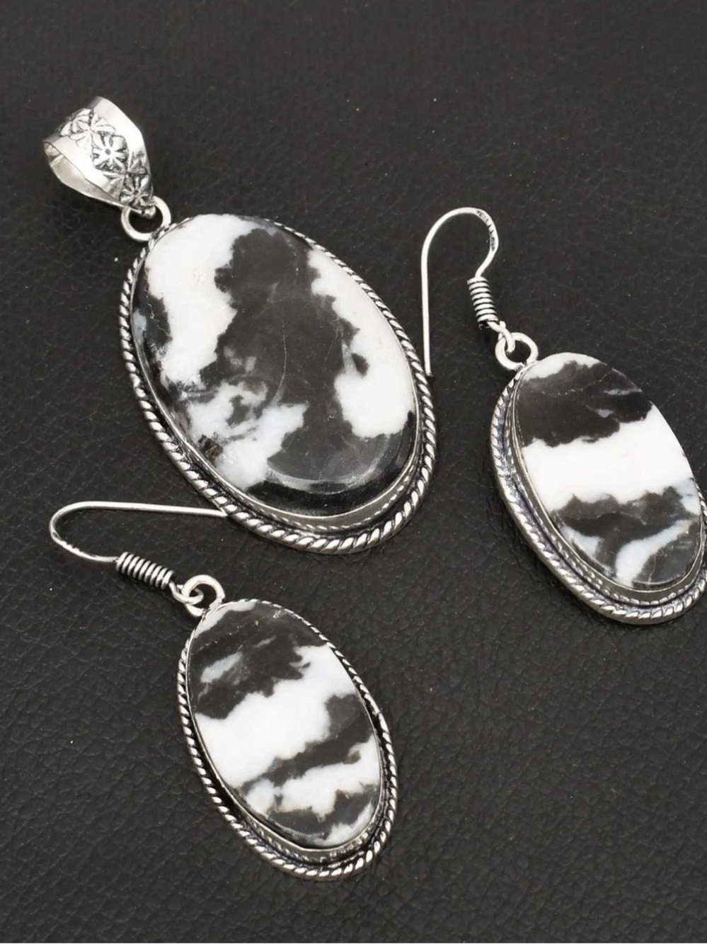 925 Sterling Silver 🤍 Black and White Stone Oval Pendant & Earrings Jewelry Set